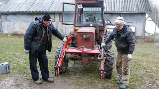 Трактор Володька Т30А80.  Не хочет грузить навоз, хочет обратно в болото!