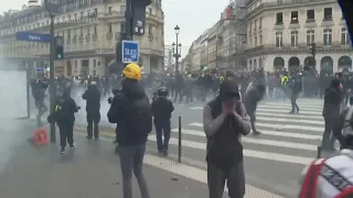 Tear gas fired at protesters in Paris