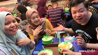 Du Hí Malaysia, Quang Lê khiến 3 cô gái Hồi Giáo thích thú khi biết Quang Lê là ca sĩ