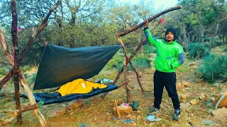 I spent Solo Cold Overnight in a Classic Raised Bushcraft Shelter in The Scary Woods, No Tent!