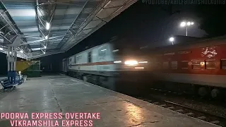 Night 130 KMPH Poorva Express Overtake Vikramshila Express ll LHB v/s LHB ll High Speed Overtake ll