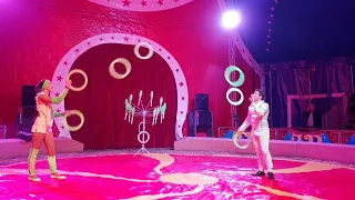 Cirque Achille Zavatta : Les Fricheteau Family (jonglage)
