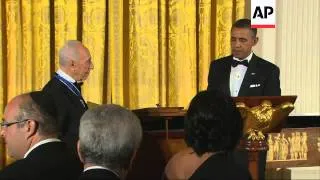 OBAMA AWARDS PERES WITH MEDAL OF FREEDOM