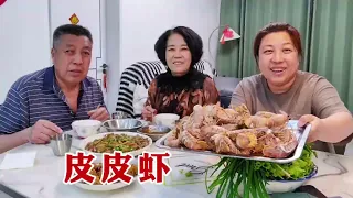 【160斤大龄女】买100块钱皮皮虾，装满满一大盘，最近干活辛苦，吃点硬货解解馋