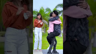 Comment mein btana kesa lga mera hug 😂🙏🏻 #youtubeshorts #youtube #ytshorts @cute.shivani.05