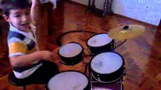 O maior baterista Heavy Metal mirim de todos os tempos