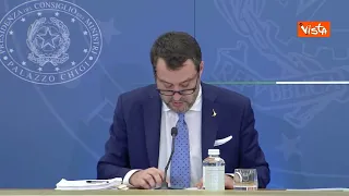 Salvini scopre la morte di Mihajlovic in conferenza, si emoziona e lascia la parola a Schillaci