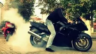 CBR1100xx burnout   iPhone 6 - 240fps Slow Motion