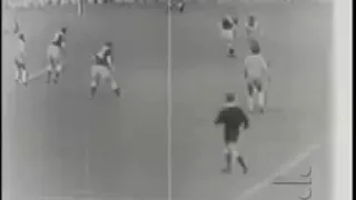 Garrincha (Brasil) - 12/05/1962 - Brasil 3x1 Pais de Gales - 1 gol