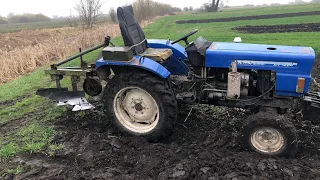 Оранка по чорнозему в дощ мінітрактором з саморобним плугом 2-25. Трактор Донгфенг-254