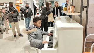 hit the road jack by Pierre-Ethan (9ans) in Paris Champs Elysées ("the French Cory Henry")