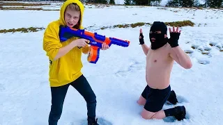 NERF vs SNOW. Заставил ВОРА есть снег и КУПАТьСЯ в нём.