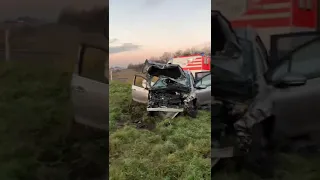 Schwerer Unfall auf der A14 bei Halle-Ost: vier Personen nach Pkw-Überschlag schwer verletzt