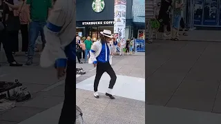 Street performance by CAI JUN | Michael Jackson - Smooth Criminal #starbucks #danceperformance