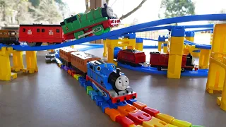 Thomas the Tank Engine & Plarail ☆ 3 branch course race