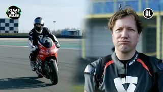 “DIE GAST GAAT OP Z’N MUIL!”// Kan Klaas Juvat Westendorp verslaan met een elektrische motorbike?