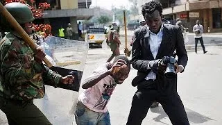 Kenya: idranti, lacrimogeni e manganelli contro un corteo dell'opposizione