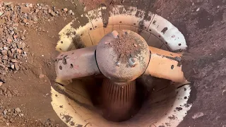 BIG IRON ORE BOULDER CRUSHING IN 1600 TPH KOBELCO GYRATORY CONE CRUSHER