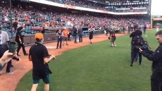 Huey Cam: Lars Ulrich & Robert Trujillo Playing Catch At AT&T Park 05-16-14