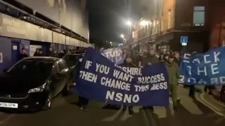 Everton fans protest against board