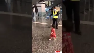 Toddler Ask Airport Security | If She Can Hug Her Aunt😘😍 In Adorable Video | VIRAL MEDIA