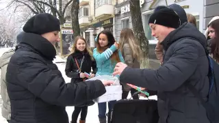 Роздавання презервативів (Полтава, 13.02.2015)