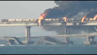 Красиво горит Крымский мост