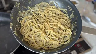 Loads of Oregano | Spaghetti all'aglio, olio e peperoncino