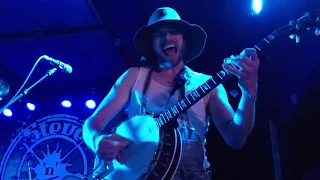 Steve N Seagulls "THUNDERSTRUCK " Live in New York September 2019.  Great version