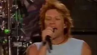 Bon Jovi - Born to Be My Baby (live at Times Square 2002)