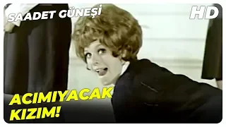 Saadet Güneşi - Faruk, Semra'ya Aşı Yapıyor! | Hülya Koçyiğit Eski Türk Filmi