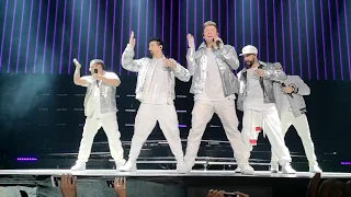 Backstreet Boys - Don't Go Breaking My Heart + Larger Than Life - DNA World Tour Paris  2019