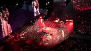 Steven Tyler and Taylor Swift singing "Don't Wanna Miss a Thing"