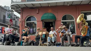 "DUSTING THE FRETS" TUBA SKINNY BUSK ON ROYAL STREET #tubaskinny #tuba