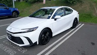 The 2025 TOYOTA CAMRY HYBRID SE AWD in Ice Cap