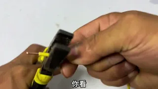 老虎鉗剝電線，10個電工8個不會，老電工教你正確剝線方法