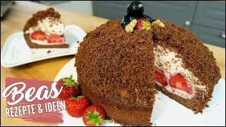 Maulwurfkuchen Rezept mit Erdbeeren | Schoko Krümeltorte backen mit sahniger Füllung