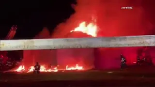 Wand bricht über Feuerwehrmann zusammen