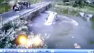 Panicked dad throws kid from sinking car into bridge