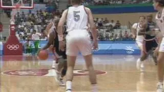 Michael Jordan, Magic Johnson, Patrick Ewing & Co - Dream Team Highlights - Barcelona 1992 Olympics