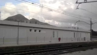 Tren Euromed pasando por la estación de Monforte del Cid