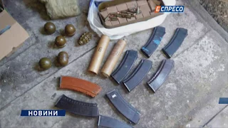 На Донеччині поліцейські вилучили великий схрон боєприпасів