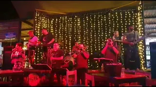 En vivo con Mandrake & the mágics 🎶🎉🎸 , noche 2