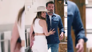 Jennifer Lopez and Ben Affleck Spotted Shopping, Dancing and Kissing in Italy