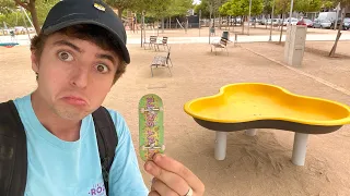 SE RIEN DE MI POR HACER FINGERBOARD EN PARQUE INFANTIL!