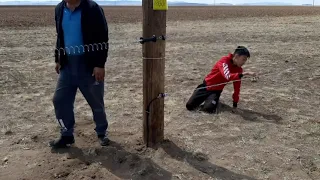 Самодельные изоляторы из камеры для электропастуха не сработали.