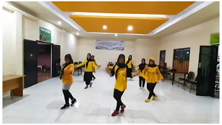 Gerua Line Dance / Choreo by Andrico / Demo by MEld