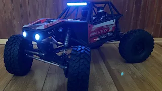 Axial Capra 1/10 scale 1.9 4X4 4WS RTR Rock Crawler unboxing and review!!