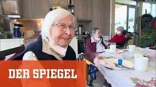 Erste Berlinerin geimpft: "Es muss sein" | DER SPIEGEL