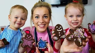 Gaby Alex and Mommy bakes Christmas Cookies!